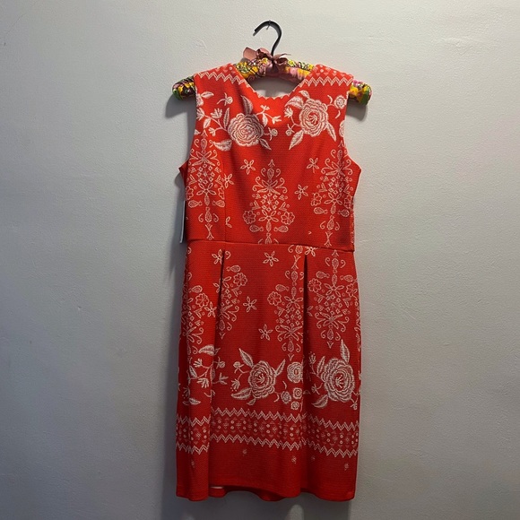 Orange and white dress - Picture 2 of 3